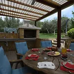 House Srecko Nyaraló
