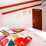 House Srecko Nyaraló