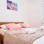 Nyaraló House Srecko
